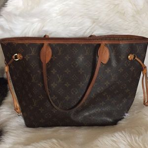 Louis Vuitton - never full PM